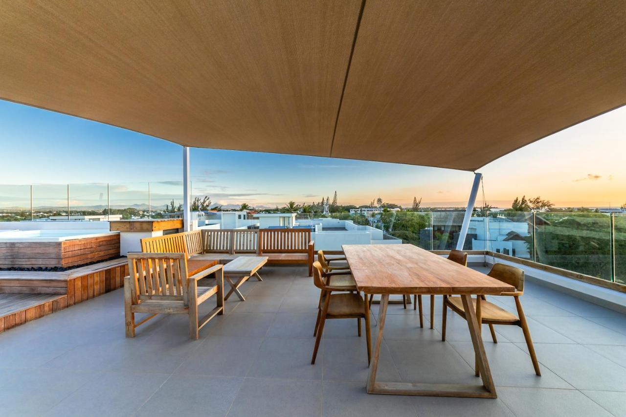 Penthouse 13 - One Bay Residence With Private Rooftop Terrace And Dip In Pool Pereybere Beach Exteriör bild