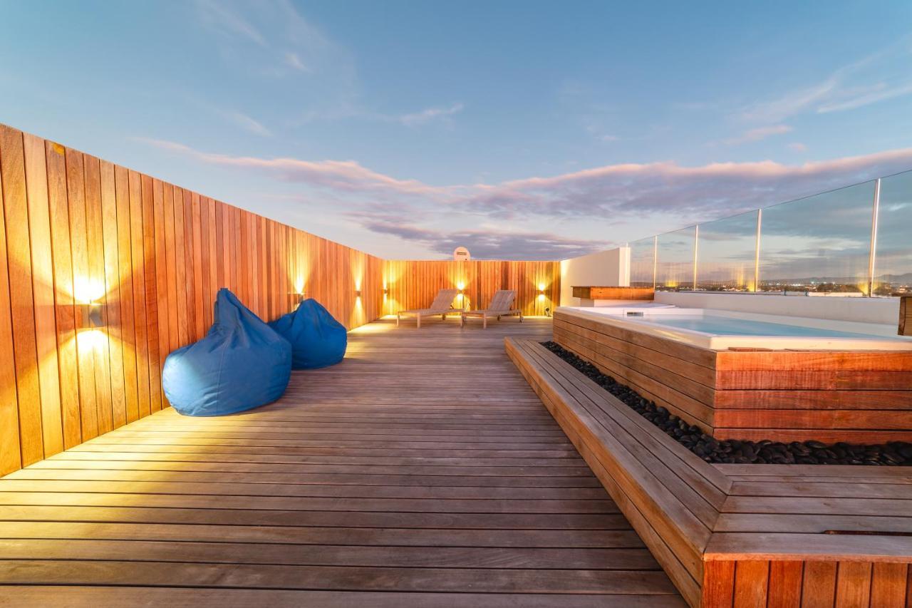 Penthouse 13 - One Bay Residence With Private Rooftop Terrace And Dip In Pool Pereybere Beach Exteriör bild