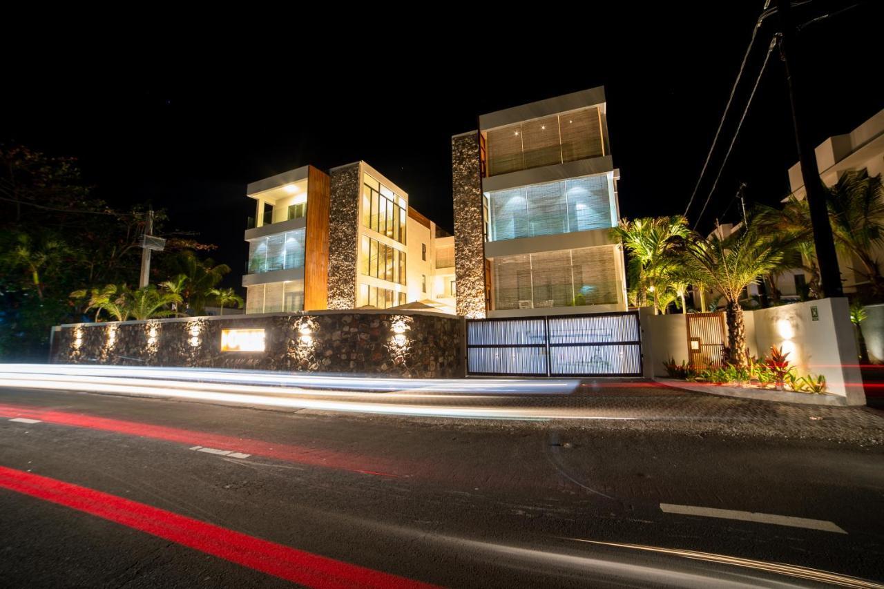 Penthouse 13 - One Bay Residence With Private Rooftop Terrace And Dip In Pool Pereybere Beach Exteriör bild