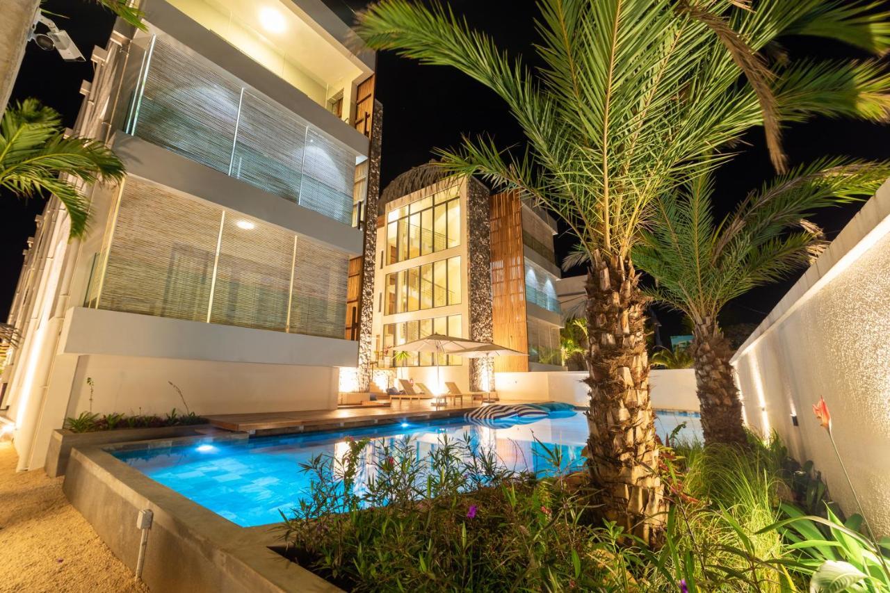 Penthouse 13 - One Bay Residence With Private Rooftop Terrace And Dip In Pool Pereybere Beach Exteriör bild