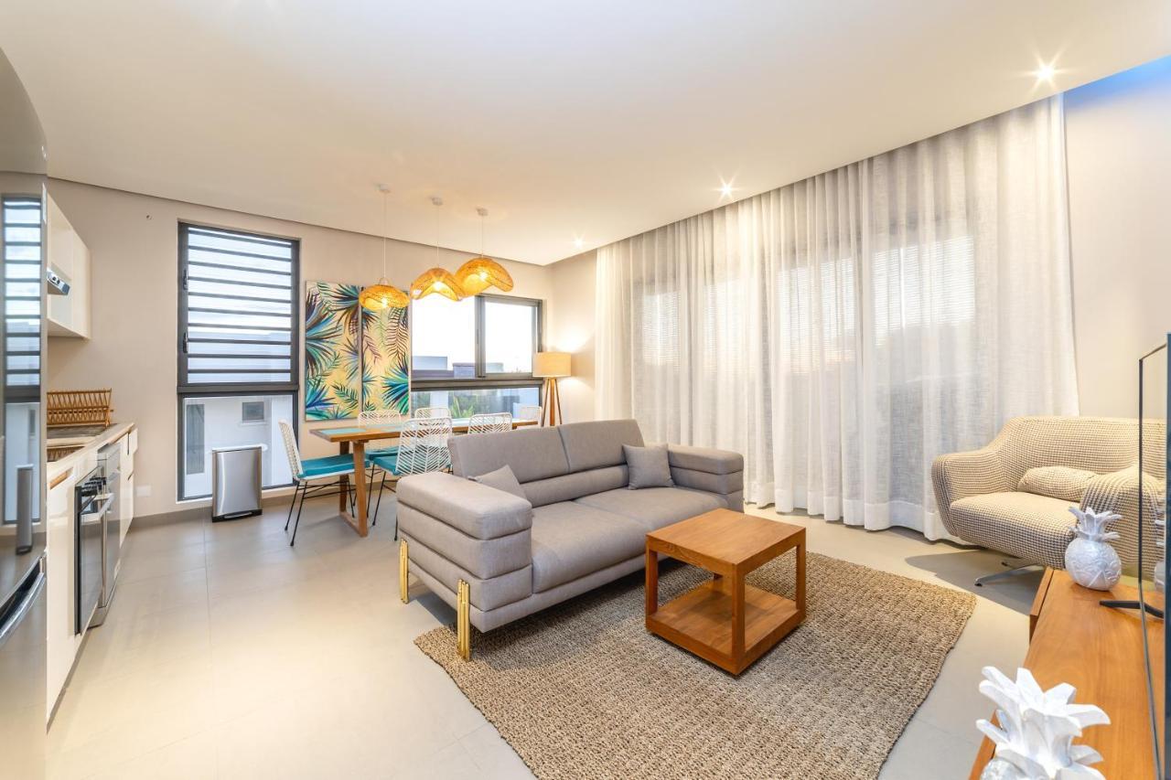Penthouse 13 - One Bay Residence With Private Rooftop Terrace And Dip In Pool Pereybere Beach Exteriör bild