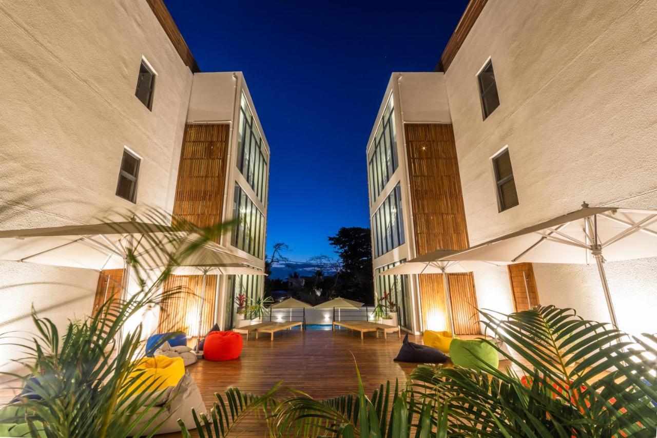 Penthouse 13 - One Bay Residence With Private Rooftop Terrace And Dip In Pool Pereybere Beach Exteriör bild